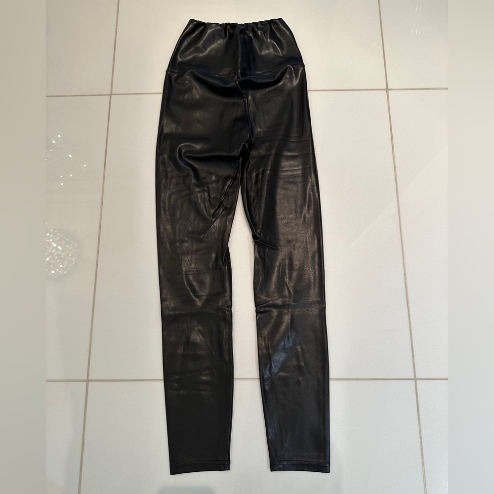 Wilfred Vegan Leather Leggings (Daria pants model)